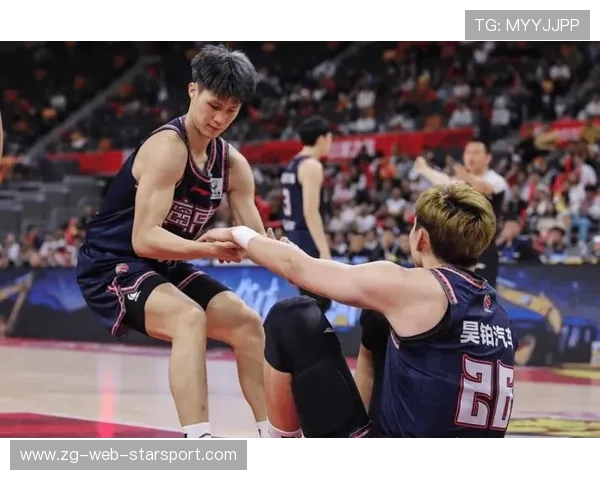 广东宏远再度逆势夺冠，夺冠希望再燃！，广东宏远夺冠合照