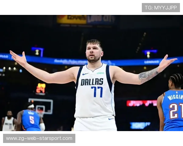 东契奇高难度转身跳投再中，独行侠稳住胜势